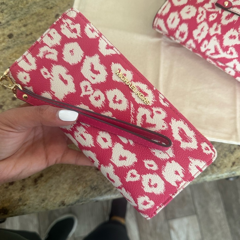 New MICHAEL MICHAEL KORS Large Logo Continental Wallet pink / ivory